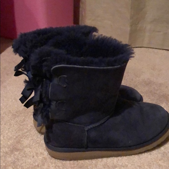 Ugg Bailey Bow Navy size 4 Girls - Picture 3 of 3